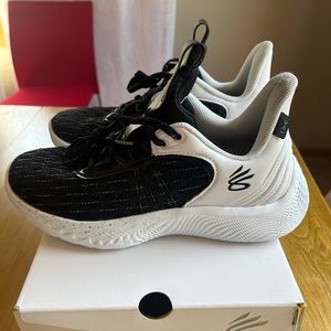 NEVER WORN Team Curry 9 Basketball Shoes